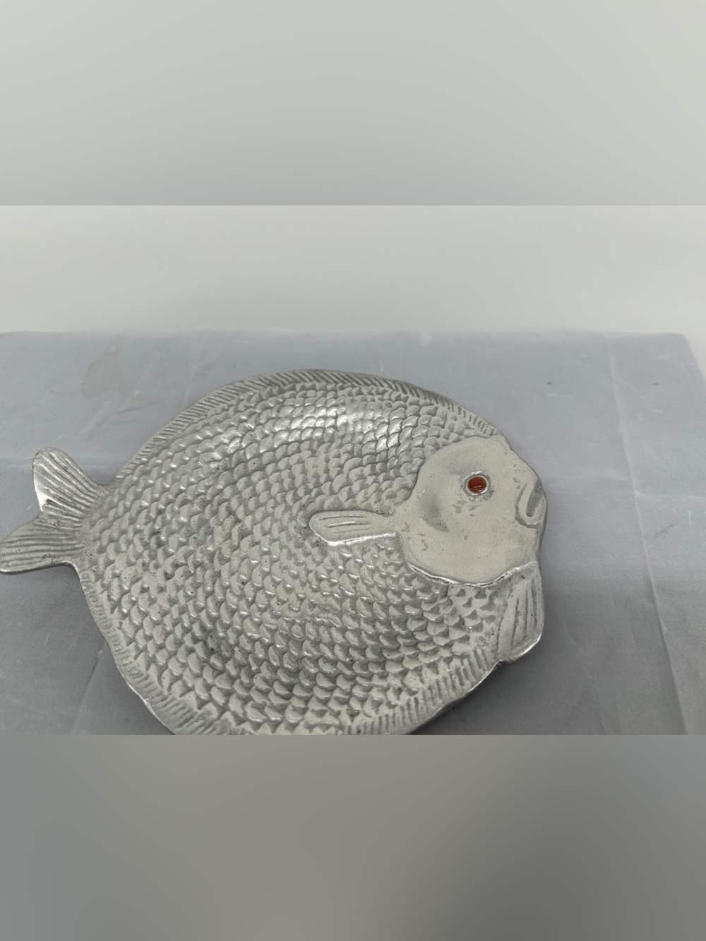 1976 Arthur Court Medium Metal Flounder Fish Plate w/ Red Eye